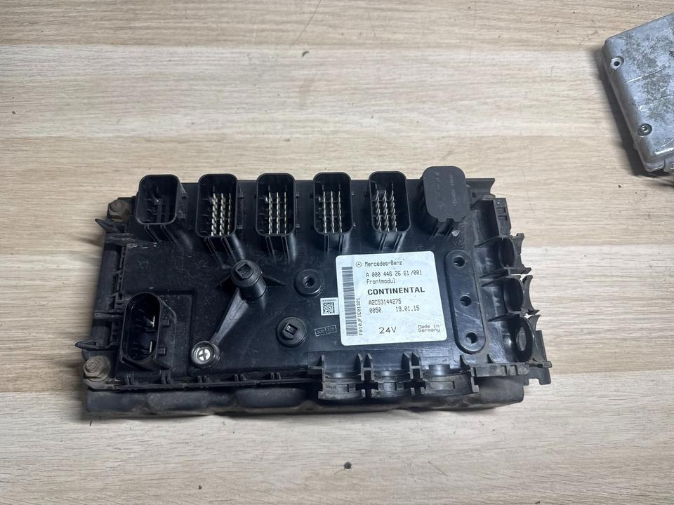 Mercedes Frontmodul CONTINENTAL A0004462661 - ECU voor Vrachtwagen: afbeelding 2 Mercedes Frontmodul CONTINENTAL A0004462661 - ECU voor Vrachtwagen: afbeelding 2