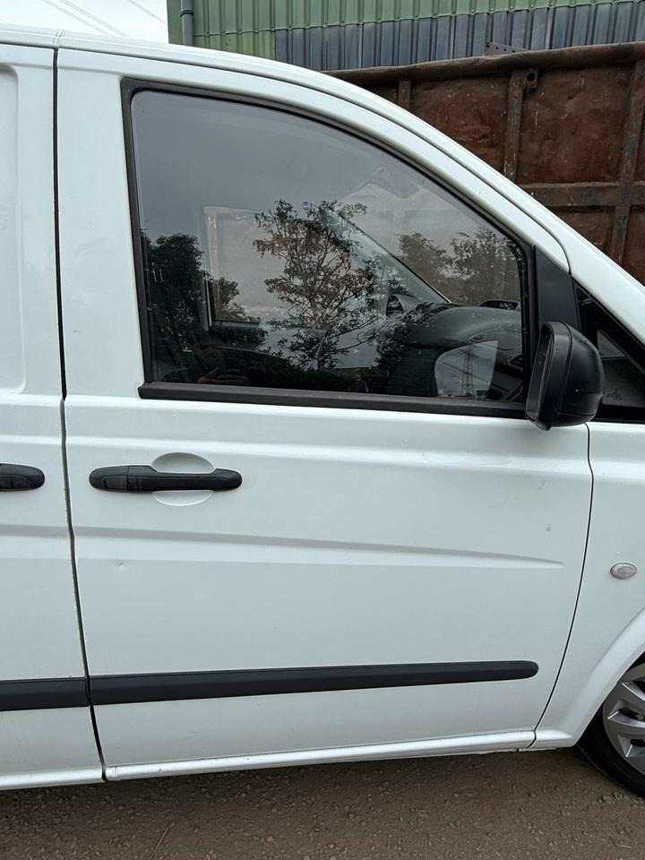 Mercedes VITO Beifahrertür Rechts komplett BJ 2012 - Deur en onderdelen voor Bestelwagen: afbeelding 1 Mercedes VITO Beifahrertür Rechts komplett BJ 2012 - Deur en onderdelen voor Bestelwagen: afbeelding 1