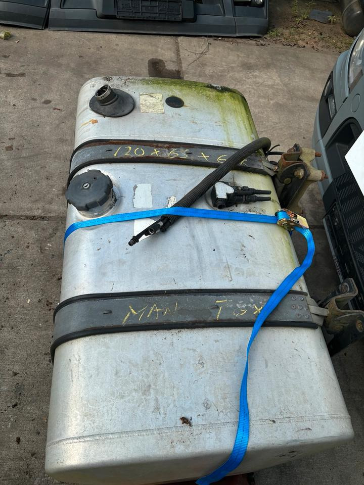 MAN TGX Tank Dieseltank Ca. 320 Lit + Adblue Ca. 75 Lit ETN24 - Onderdelen: afbeelding 4 MAN TGX Tank Dieseltank Ca. 320 Lit + Adblue Ca. 75 Lit ETN24 - Onderdelen: afbeelding 4