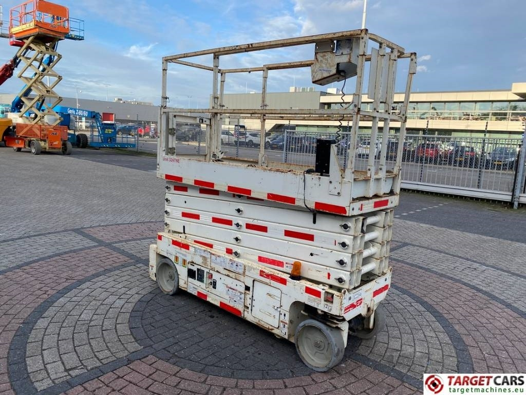 Genie GS-3232 Electric Scissor Work Lift 1175cm - Schaarlift: afbeelding 2 Genie GS-3232 Electric Scissor Work Lift 1175cm - Schaarlift: afbeelding 2