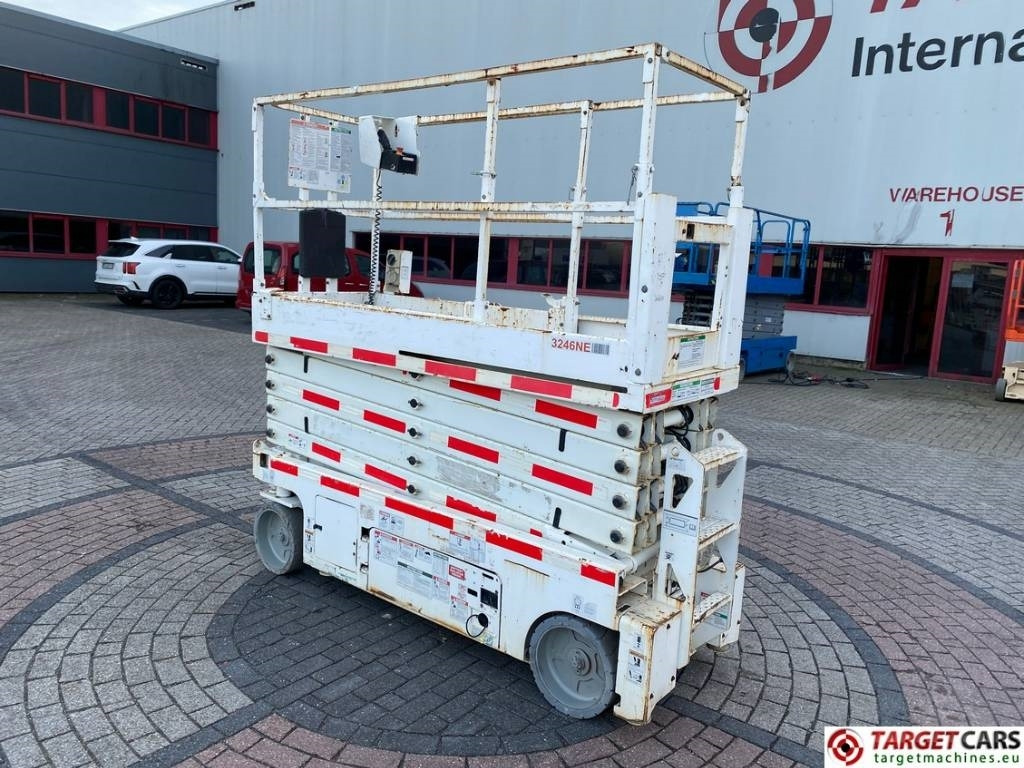 Genie GS-3232 Electric Scissor Work Lift 1175cm - Schaarlift: afbeelding 4 Genie GS-3232 Electric Scissor Work Lift 1175cm - Schaarlift: afbeelding 4