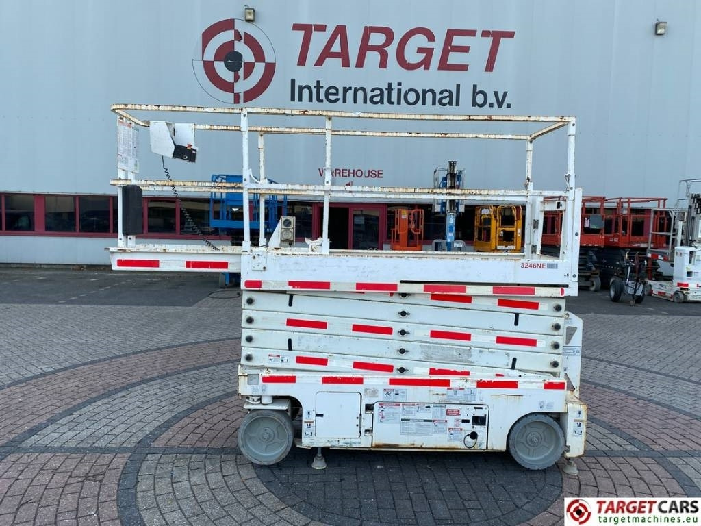 Genie GS-3232 Electric Scissor Work Lift 1175cm - Schaarlift: afbeelding 5 Genie GS-3232 Electric Scissor Work Lift 1175cm - Schaarlift: afbeelding 5