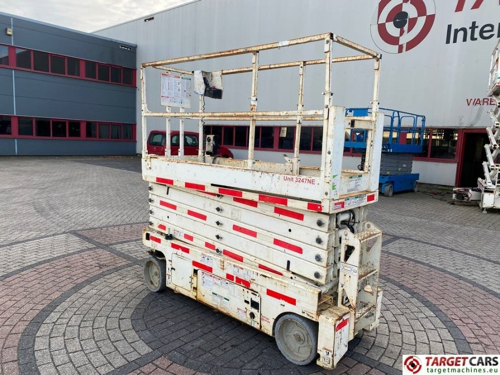 Genie GS-3232 Electric Scissor Work Lift 1175cm - Schaarlift: afbeelding 4 Genie GS-3232 Electric Scissor Work Lift 1175cm - Schaarlift: afbeelding 4