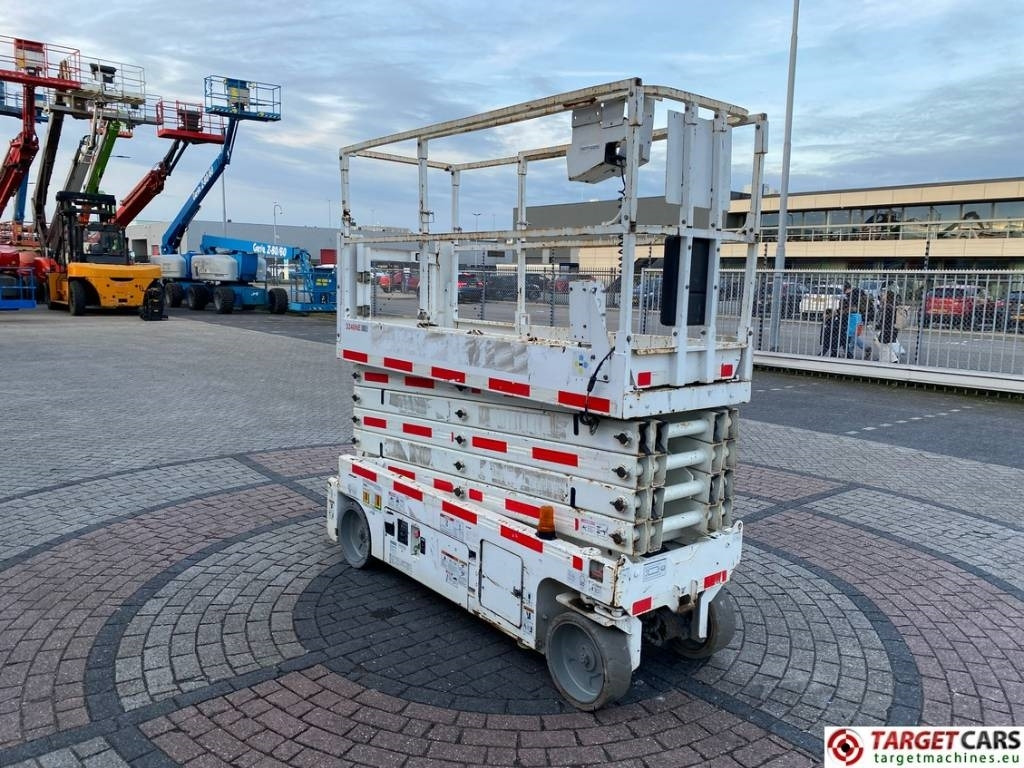 Genie GS-3232 Electric Scissor Work Lift 1175cm - Schaarlift: afbeelding 2 Genie GS-3232 Electric Scissor Work Lift 1175cm - Schaarlift: afbeelding 2
