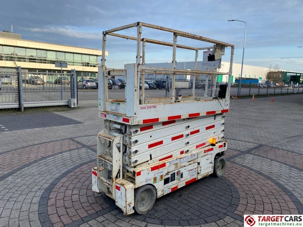 Genie GS-3232 Electric Scissor Work Lift 1175cm - Schaarlift: afbeelding 3 Genie GS-3232 Electric Scissor Work Lift 1175cm - Schaarlift: afbeelding 3