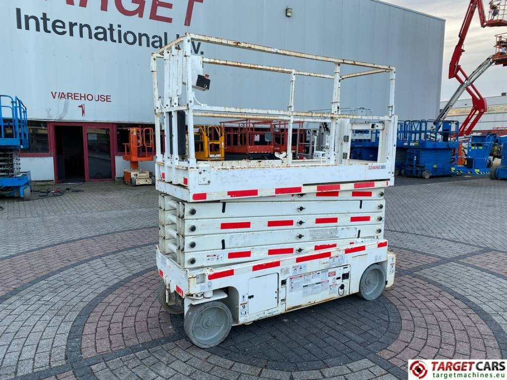 Genie GS-3232 Electric Scissor Work Lift 1175cm - Schaarlift: afbeelding 1 Genie GS-3232 Electric Scissor Work Lift 1175cm - Schaarlift: afbeelding 1