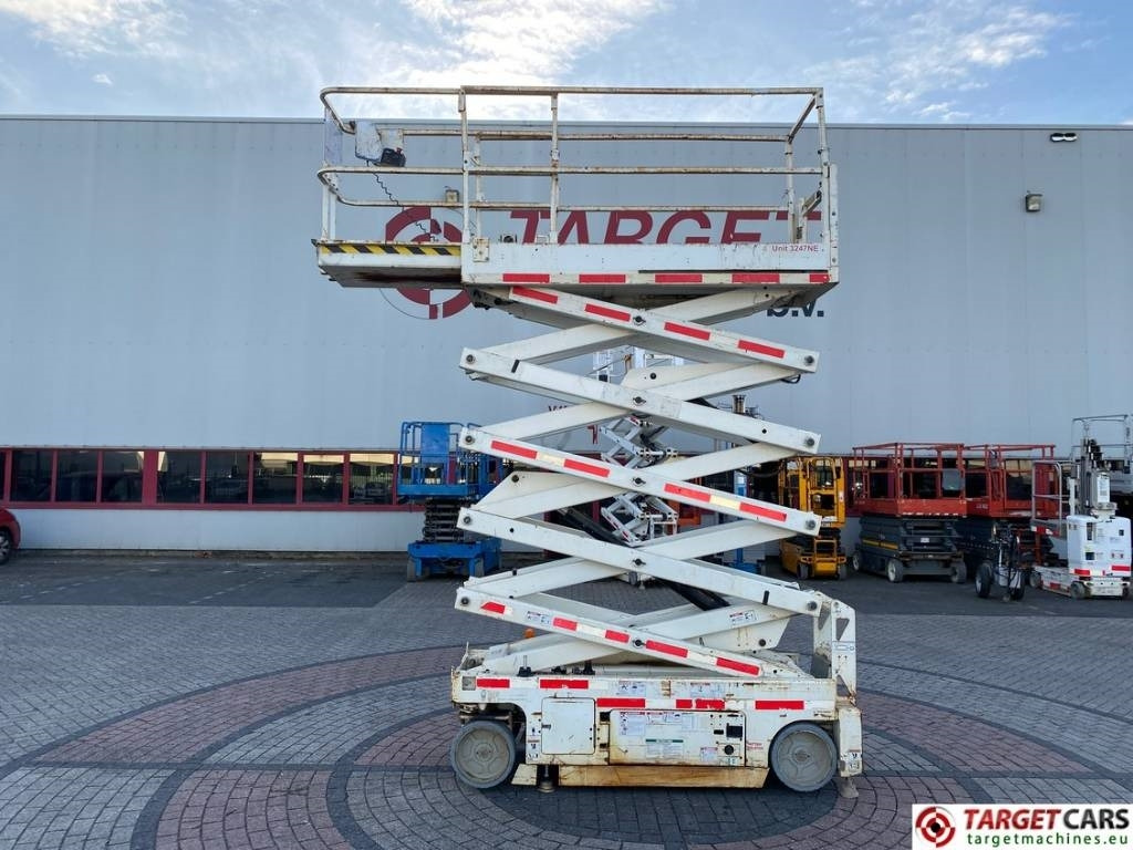 Genie GS-3232 Electric Scissor Work Lift 1175cm - Schaarlift: afbeelding 5 Genie GS-3232 Electric Scissor Work Lift 1175cm - Schaarlift: afbeelding 5