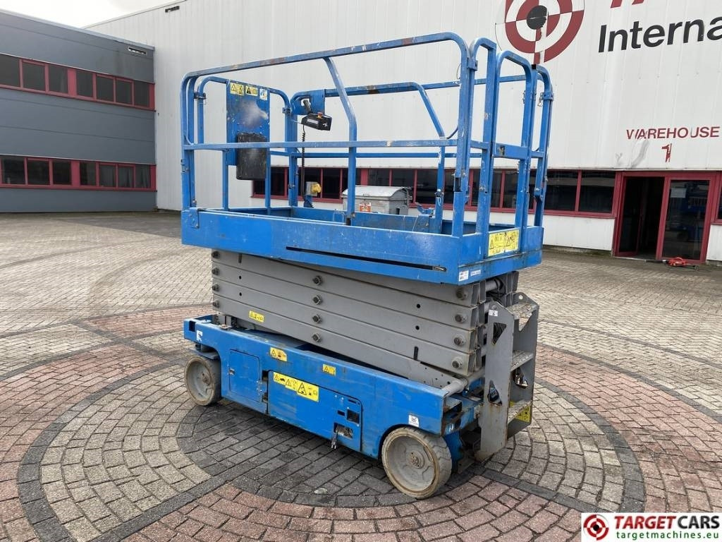 Genie GS-3246 Electric Scissor Work Lift 1175cm - Schaarlift: afbeelding 4 Genie GS-3246 Electric Scissor Work Lift 1175cm - Schaarlift: afbeelding 4