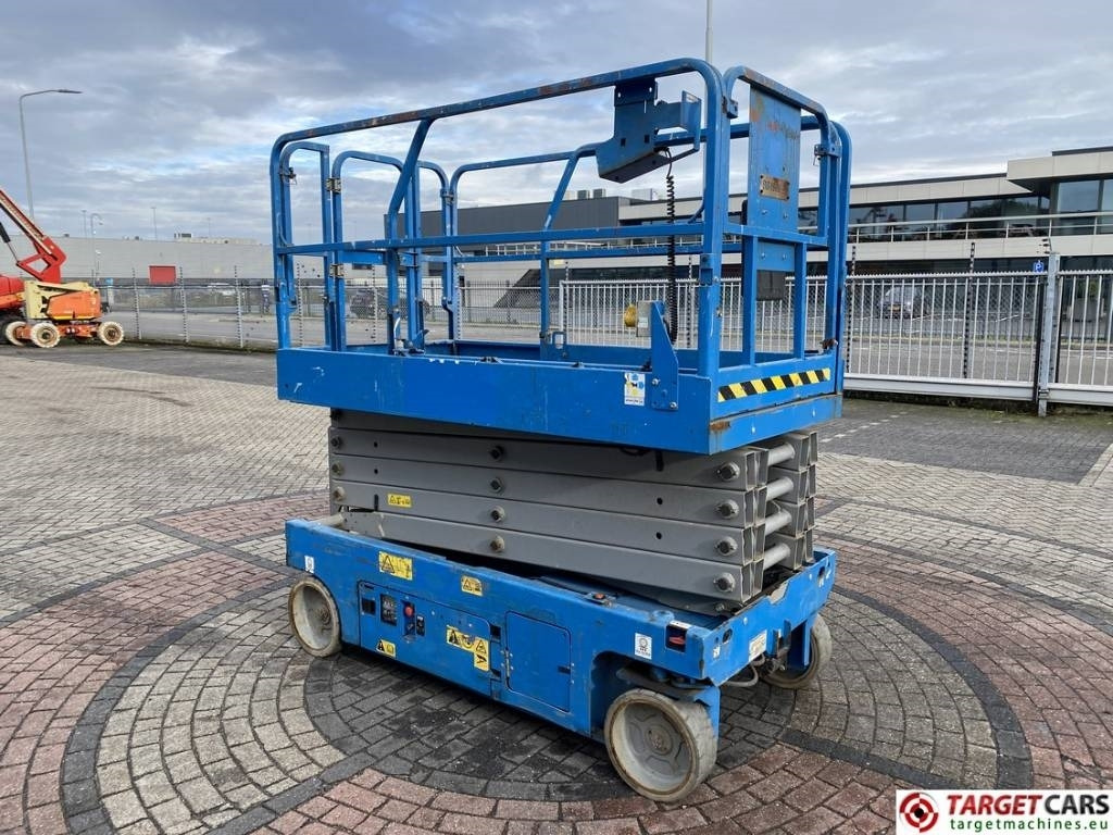 Genie GS-3246 Electric Scissor Work Lift 1175cm - Schaarlift: afbeelding 2 Genie GS-3246 Electric Scissor Work Lift 1175cm - Schaarlift: afbeelding 2