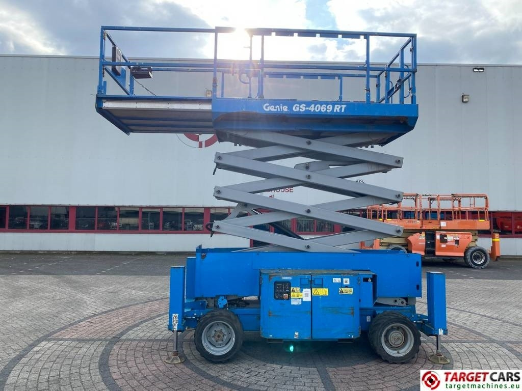 Genie GS-4069 RT LPG 4x4 Scissor Work Lift 1412cm - Schaarlift: afbeelding 5 Genie GS-4069 RT LPG 4x4 Scissor Work Lift 1412cm - Schaarlift: afbeelding 5