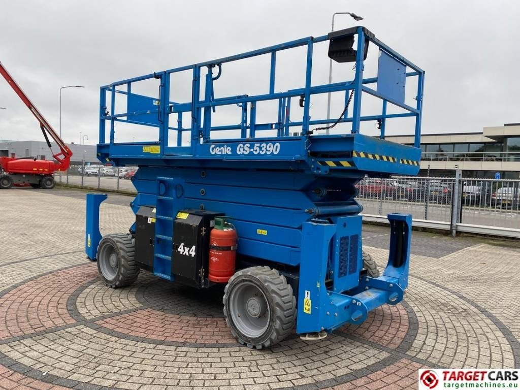 Genie GS-5390 RT LPG 4x4 Scissor Work Lift 1815cm - Schaarlift: afbeelding 2 Genie GS-5390 RT LPG 4x4 Scissor Work Lift 1815cm - Schaarlift: afbeelding 2