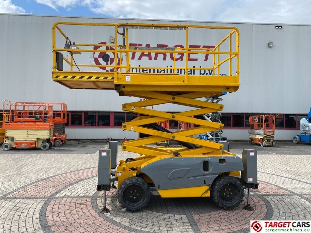 Haulotte Compact 10DX Diesel 4x4 Scissor Work Lift 1015cm - Schaarlift: afbeelding 5 Haulotte Compact 10DX Diesel 4x4 Scissor Work Lift 1015cm - Schaarlift: afbeelding 5