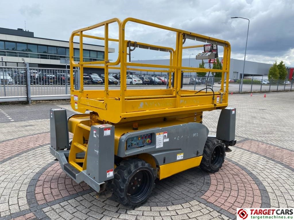 Haulotte Compact 10DX Diesel 4x4 Scissor Work Lift 1015cm - Schaarlift: afbeelding 3 Haulotte Compact 10DX Diesel 4x4 Scissor Work Lift 1015cm - Schaarlift: afbeelding 3