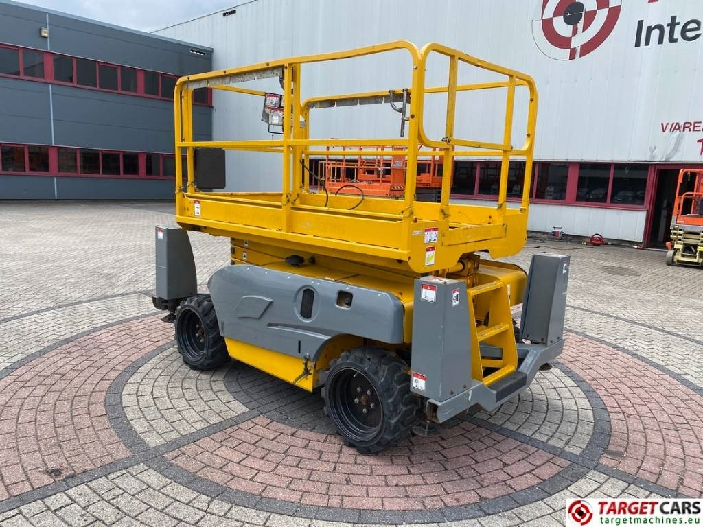Haulotte Compact 10DX Diesel 4x4 Scissor Work Lift 1015cm - Schaarlift: afbeelding 4 Haulotte Compact 10DX Diesel 4x4 Scissor Work Lift 1015cm - Schaarlift: afbeelding 4