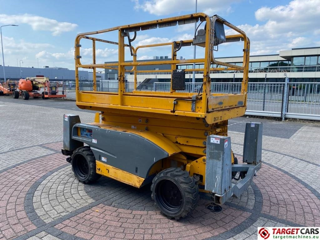 Haulotte Compact 12DX Diesel 4x4 Scissor Work Lift 1206cm  - Schaarlift: afbeelding 2 Haulotte Compact 12DX Diesel 4x4 Scissor Work Lift 1206cm  - Schaarlift: afbeelding 2