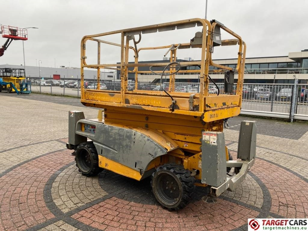 Haulotte Compact 12DX Diesel 4x4 Scissor Work Lift 1206cm - Schaarlift: afbeelding 2 Haulotte Compact 12DX Diesel 4x4 Scissor Work Lift 1206cm - Schaarlift: afbeelding 2