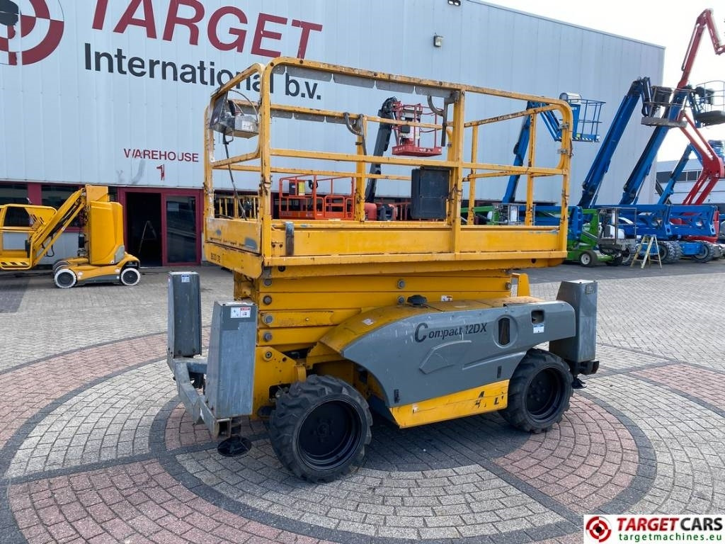 Haulotte Compact 12DX Diesel 4x4 Scissor Work Lift 1206cm  - Schaarlift: afbeelding 1 Haulotte Compact 12DX Diesel 4x4 Scissor Work Lift 1206cm  - Schaarlift: afbeelding 1