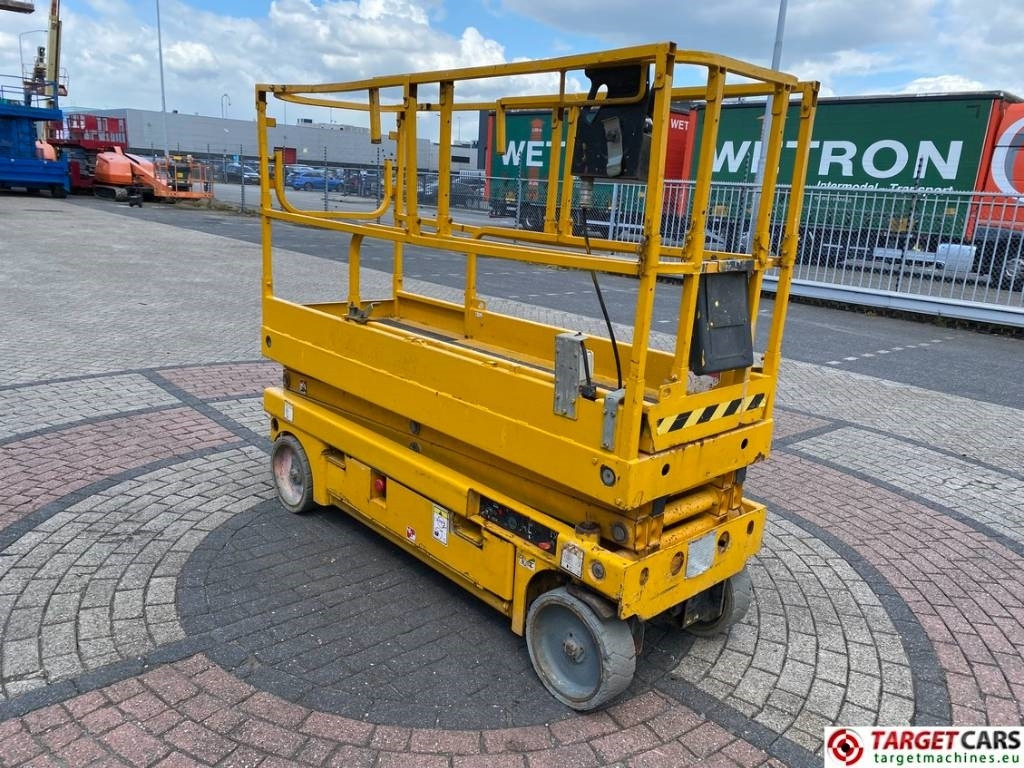 Haulotte Compact 8 Electric Scissor Work Lift 818cm - Schaarlift: afbeelding 2 Haulotte Compact 8 Electric Scissor Work Lift 818cm - Schaarlift: afbeelding 2