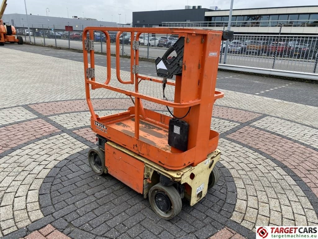 JLG 1230ES Electric Vertical Mast Work Lift 566cm  - Verticale masthoogwerker: afbeelding 2 JLG 1230ES Electric Vertical Mast Work Lift 566cm  - Verticale masthoogwerker: afbeelding 2
