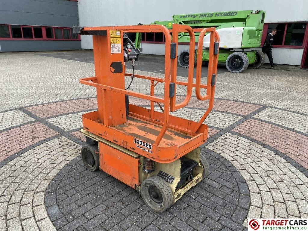 JLG 1230ES Electric Vertical Mast Work Lift 566cm  - Verticale masthoogwerker: afbeelding 4 JLG 1230ES Electric Vertical Mast Work Lift 566cm  - Verticale masthoogwerker: afbeelding 4