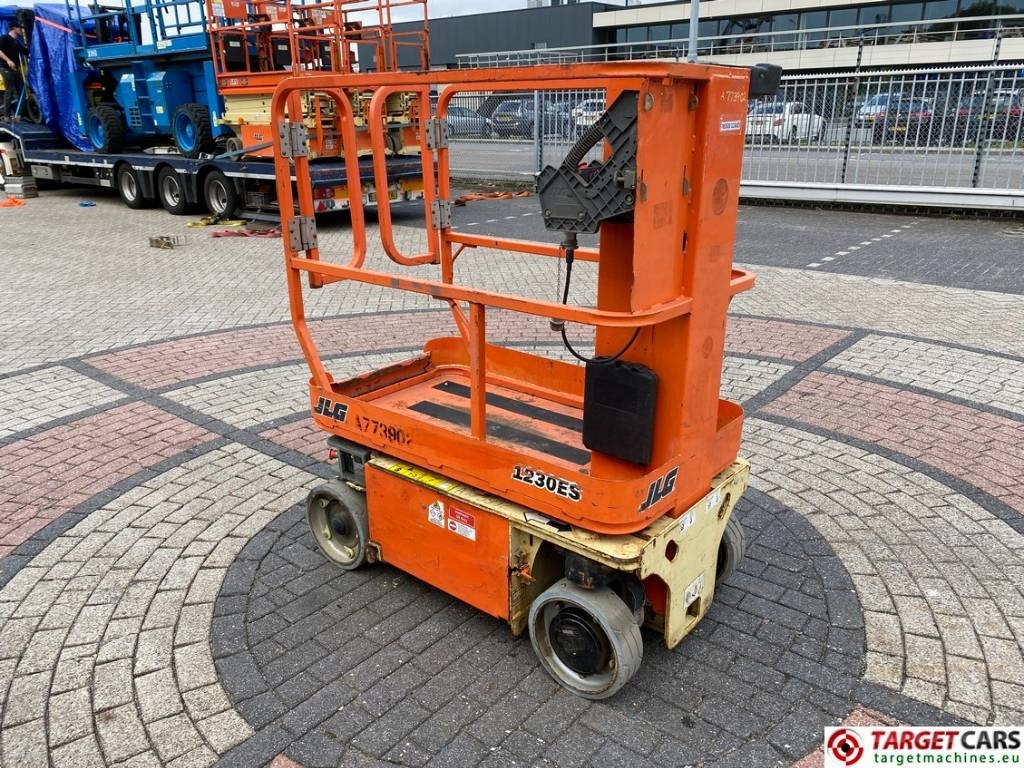 JLG 1230ES Electric Vertical Mast Work Lift 566cm  - Verticale masthoogwerker: afbeelding 2 JLG 1230ES Electric Vertical Mast Work Lift 566cm  - Verticale masthoogwerker: afbeelding 2