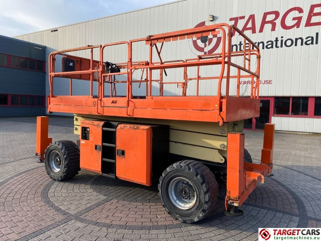 JLG 330LRT Diesel 4x4 Scissor Work Lift 1200cm - Schaarlift: afbeelding 4 JLG 330LRT Diesel 4x4 Scissor Work Lift 1200cm - Schaarlift: afbeelding 4
