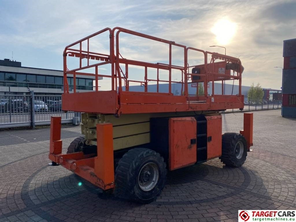 JLG 330LRT Diesel 4x4 Scissor Work Lift 1200cm - Schaarlift: afbeelding 3 JLG 330LRT Diesel 4x4 Scissor Work Lift 1200cm - Schaarlift: afbeelding 3