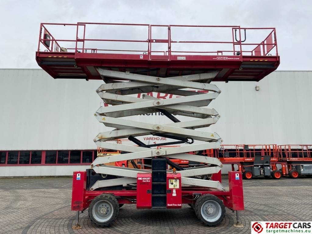 MEC 6092RT Diesel 4x4 Scissor Work LIft 2020cm - Schaarlift: afbeelding 5 MEC 6092RT Diesel 4x4 Scissor Work LIft 2020cm - Schaarlift: afbeelding 5