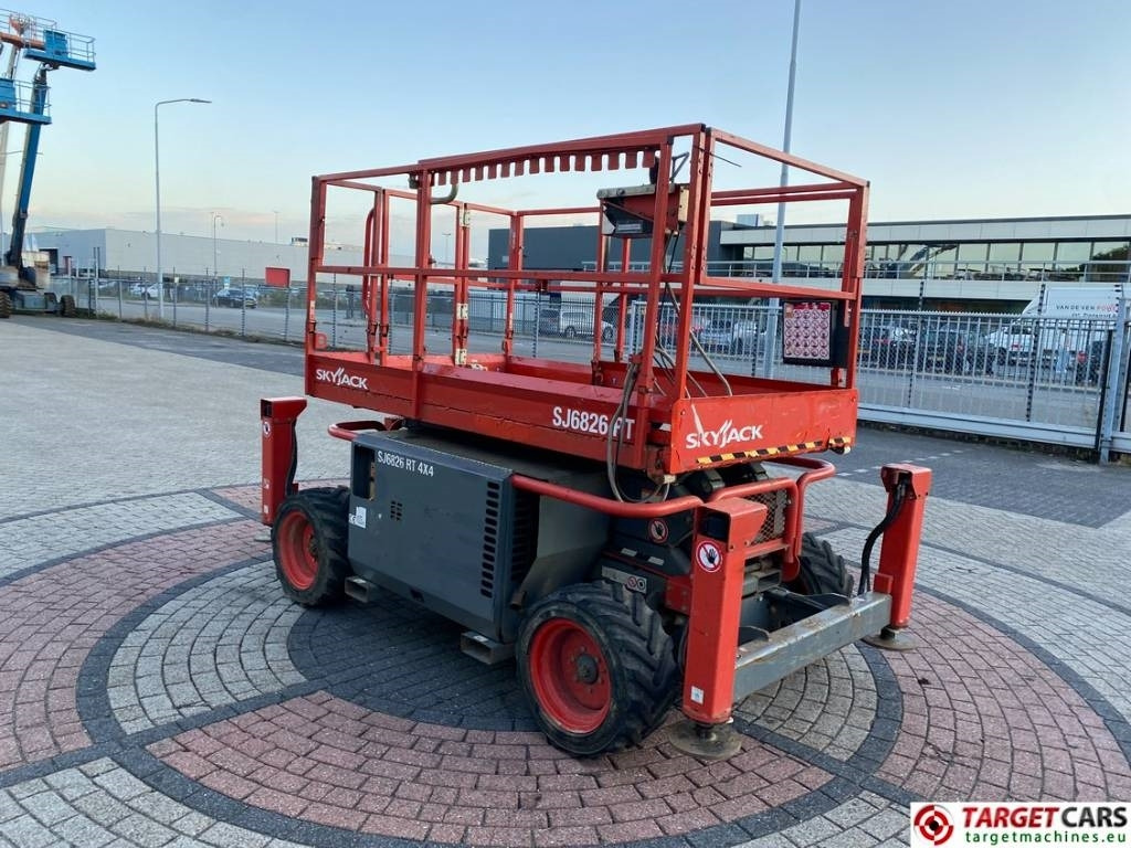 SkyJack SJ6826RT Diesel 4x4 Scissor 6826 Work Lift 992cm  - Schaarlift: afbeelding 2 SkyJack SJ6826RT Diesel 4x4 Scissor 6826 Work Lift 992cm  - Schaarlift: afbeelding 2