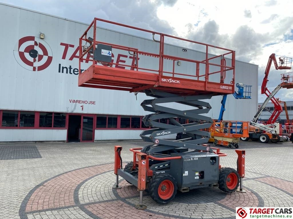 Leasing SkyJack SJ6832RT Diesel 4x4 Scissor 6832 Work Lift 1180cm  SkyJack SJ6832RT Diesel 4x4 Scissor 6832 Work Lift 1180cm: afbeelding 26