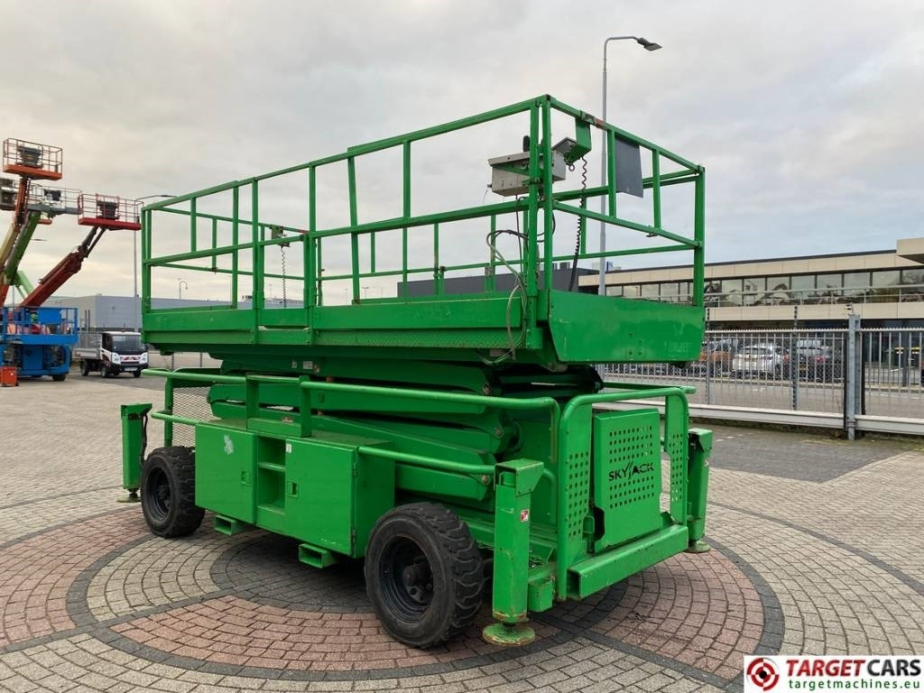 SkyJack SJ9241 RT Diesel 4x4 Scissor Work Lift 1450cm - Schaarlift: afbeelding 2 SkyJack SJ9241 RT Diesel 4x4 Scissor Work Lift 1450cm - Schaarlift: afbeelding 2