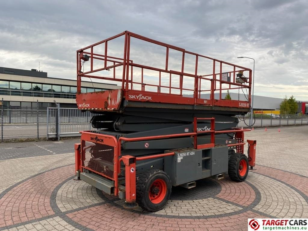 SkyJack SJ9250 RT Diesel 4x4 Scissor 9250 Work Lift 1720cm - Schaarlift: afbeelding 3 SkyJack SJ9250 RT Diesel 4x4 Scissor 9250 Work Lift 1720cm - Schaarlift: afbeelding 3