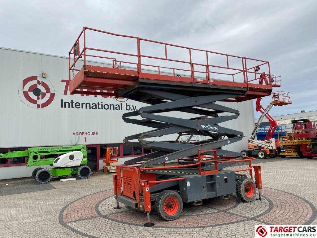 Schaarlift SkyJack SJ9250 RT Diesel 4x4 Scissor Work Lift 1720cm: afbeelding 40 Schaarlift SkyJack SJ9250 RT Diesel 4x4 Scissor Work Lift 1720cm: afbeelding 40