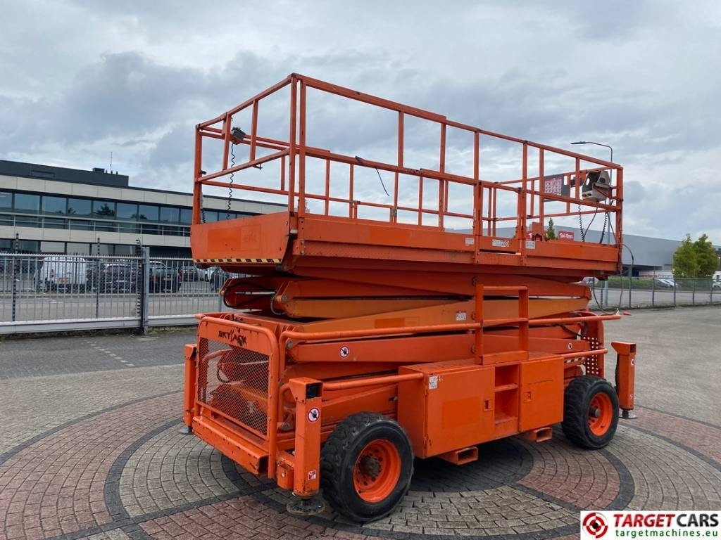 SkyJack SJ9250 RT Diesel 4x4 Scissor Work Lift 1720cm - Schaarlift: afbeelding 3 SkyJack SJ9250 RT Diesel 4x4 Scissor Work Lift 1720cm - Schaarlift: afbeelding 3