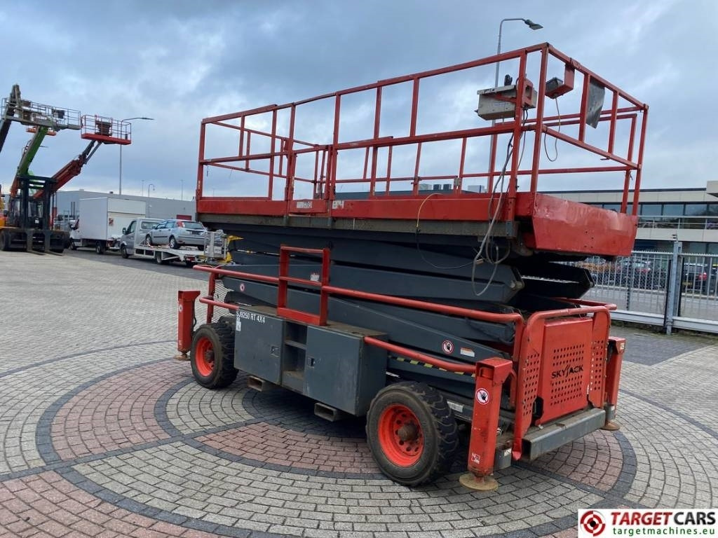 SkyJack SJ9250 RT Diesel Scissor Work Lift 1720cm - Schaarlift: afbeelding 2 SkyJack SJ9250 RT Diesel Scissor Work Lift 1720cm - Schaarlift: afbeelding 2