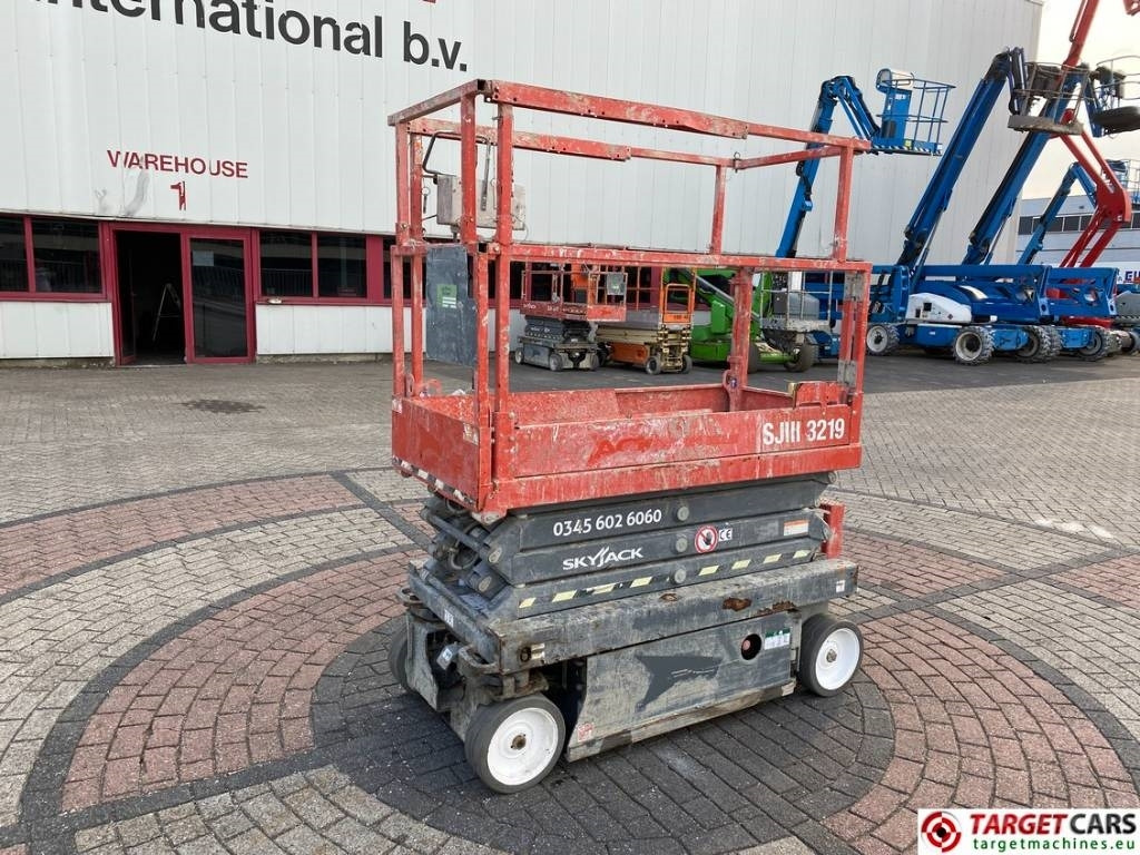 SkyJack SJIII-3219 Electric 3219 Scissor Work Lift 780cm - Schaarlift: afbeelding 1 SkyJack SJIII-3219 Electric 3219 Scissor Work Lift 780cm - Schaarlift: afbeelding 1