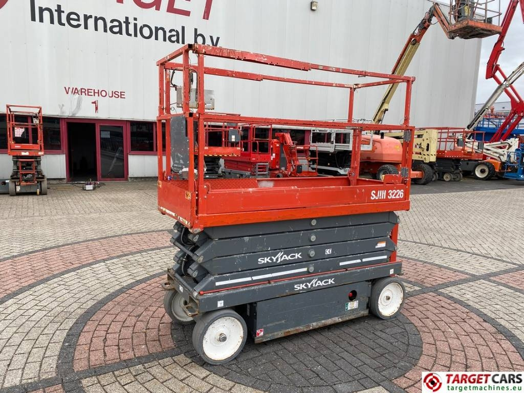 SkyJack SJIII-3226 Electric 3226 Scissor Work Lift 990cm  - Schaarlift: afbeelding 1 SkyJack SJIII-3226 Electric 3226 Scissor Work Lift 990cm  - Schaarlift: afbeelding 1