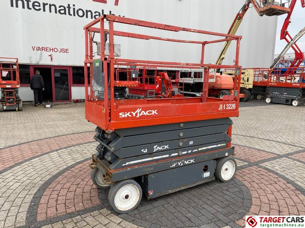 SkyJack SJIII-3226 Electric 3226 Scissor Work Lift 990cm  - Schaarlift: afbeelding 1 SkyJack SJIII-3226 Electric 3226 Scissor Work Lift 990cm  - Schaarlift: afbeelding 1