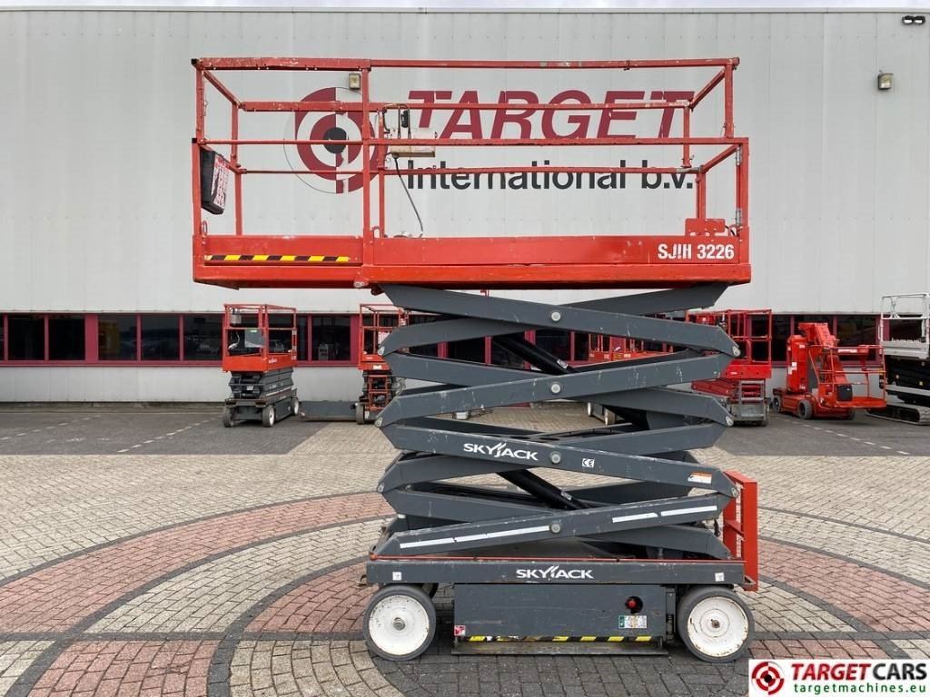 SkyJack SJIII-3226 Electric 3226 Scissor Work Lift 990cm  - Schaarlift: afbeelding 5 SkyJack SJIII-3226 Electric 3226 Scissor Work Lift 990cm  - Schaarlift: afbeelding 5