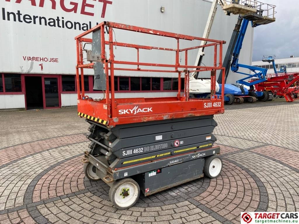 SkyJack SJIII-4632 Electric Scissor Work Lift 1170cm - Schaarlift: afbeelding 1 SkyJack SJIII-4632 Electric Scissor Work Lift 1170cm - Schaarlift: afbeelding 1