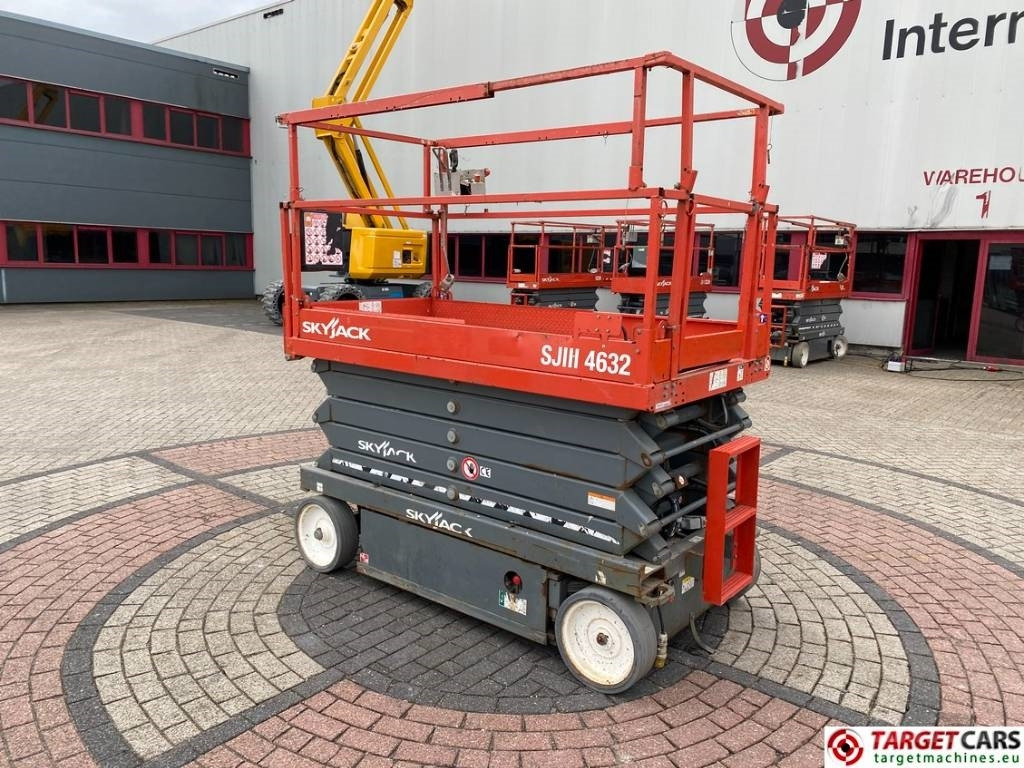 SkyJack SJIII-4632 Electric Scissor Work Lift 1170cm  - Schaarlift: afbeelding 4 SkyJack SJIII-4632 Electric Scissor Work Lift 1170cm  - Schaarlift: afbeelding 4