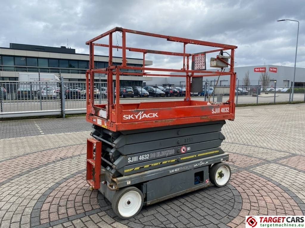 SkyJack SJIII-4632 Electric Scissor Work Lift 1170cm - Schaarlift: afbeelding 3 SkyJack SJIII-4632 Electric Scissor Work Lift 1170cm - Schaarlift: afbeelding 3
