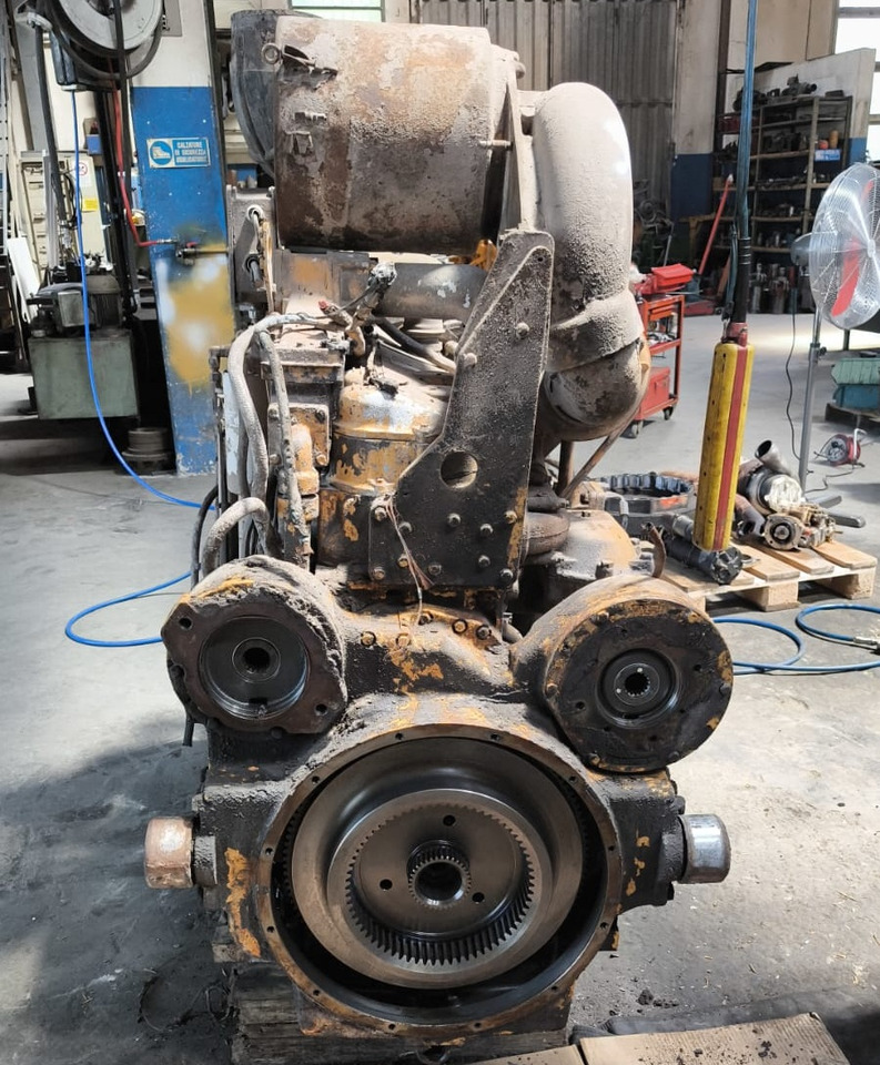 Caterpillar 3406 Motore usato completo di convertitore e pompe - Motor en onderdelen voor Bouwmachine: afbeelding 4 Caterpillar 3406 Motore usato completo di convertitore e pompe - Motor en onderdelen voor Bouwmachine: afbeelding 4
