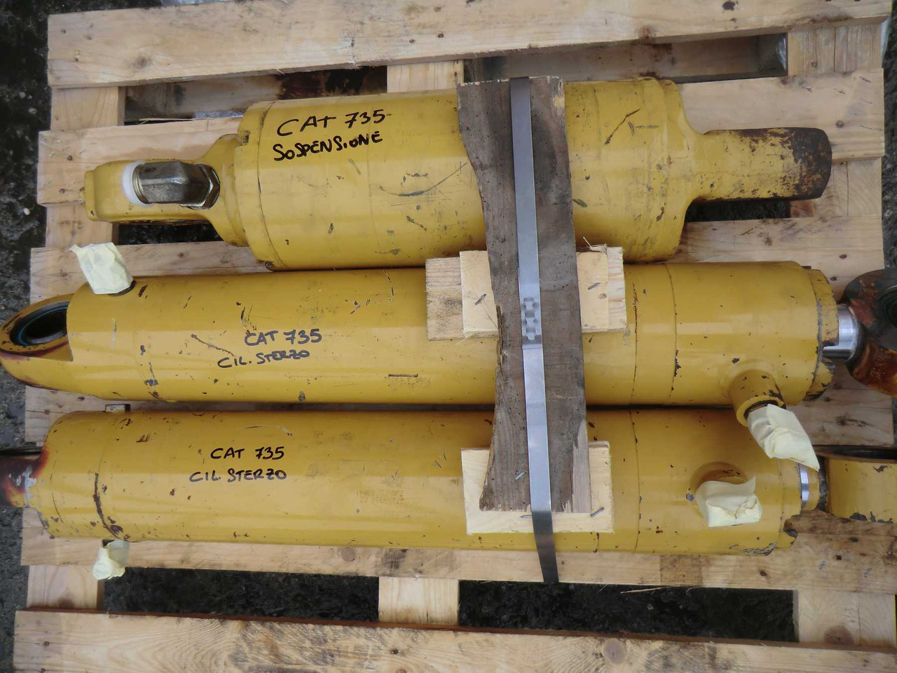 Caterpillar 735 Cilindro di sterzo dx - Hydraulische cilinder voor Bouwmachine: afbeelding 1 Caterpillar 735 Cilindro di sterzo dx - Hydraulische cilinder voor Bouwmachine: afbeelding 1