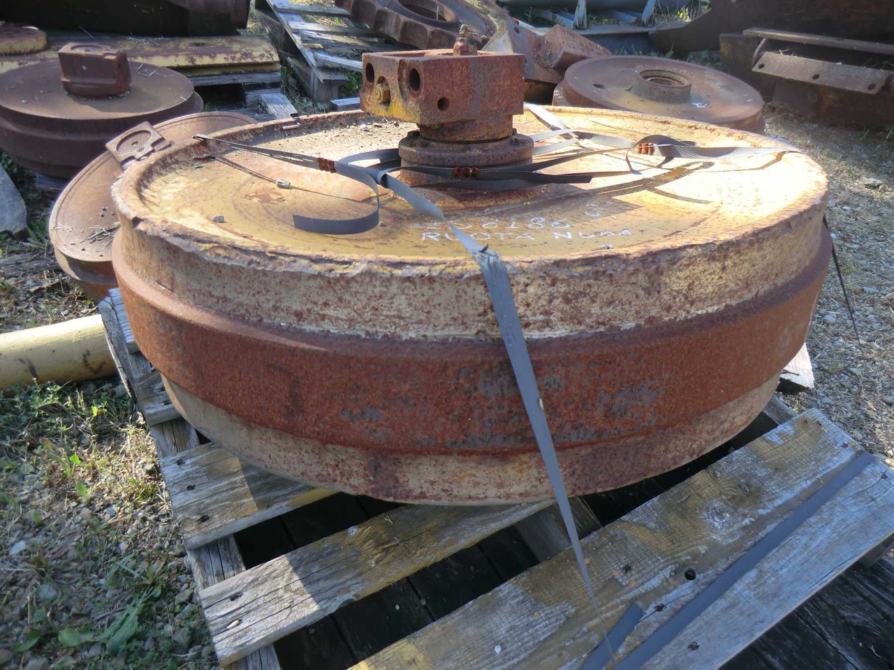 Caterpillar D7E RUOTA NUDA - Rijwerkonderdelen voor Bouwmachine: afbeelding 2 Caterpillar D7E RUOTA NUDA - Rijwerkonderdelen voor Bouwmachine: afbeelding 2