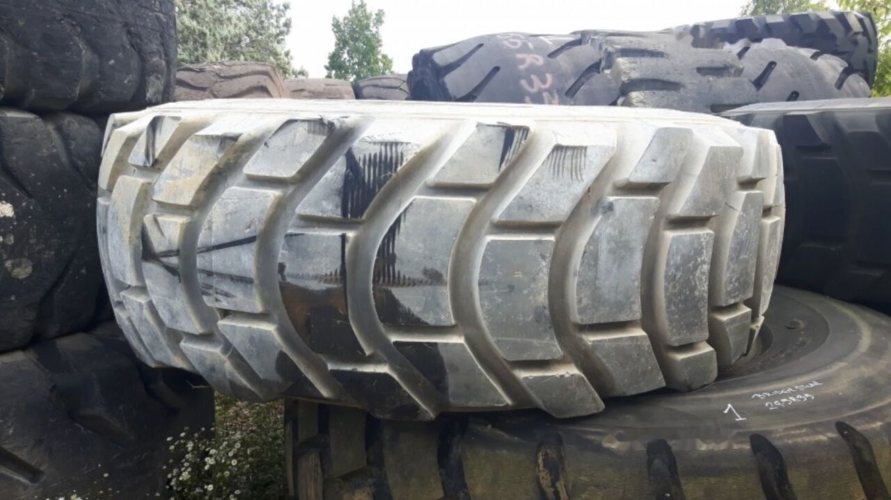 USED XR 29.5-35 tires - Band voor Grader: afbeelding 4 USED XR 29.5-35 tires - Band voor Grader: afbeelding 4