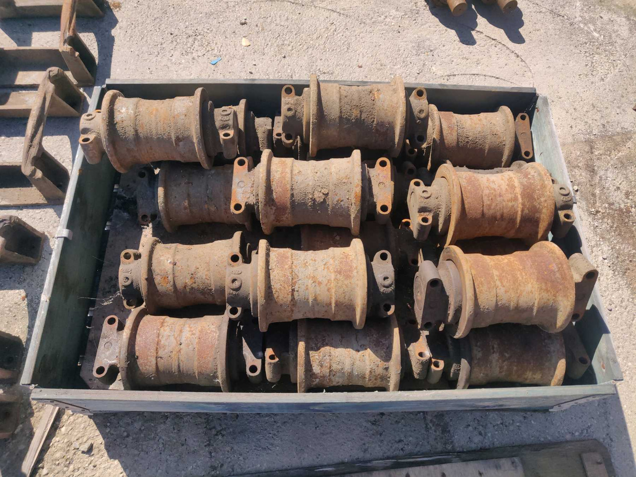 VOLVO EC210C NL RULLI INFERIORI USATI - Rupsband - Rollen voor Bouwmachine: afbeelding 1 VOLVO EC210C NL RULLI INFERIORI USATI - Rupsband - Rollen voor Bouwmachine: afbeelding 1