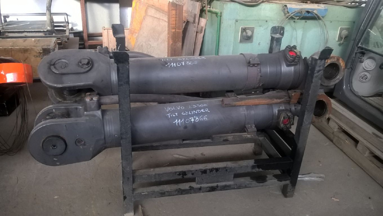VOLVO L330E CILINDRO TILT - Hydraulische cilinder voor Bouwmachine: afbeelding 2 VOLVO L330E CILINDRO TILT - Hydraulische cilinder voor Bouwmachine: afbeelding 2