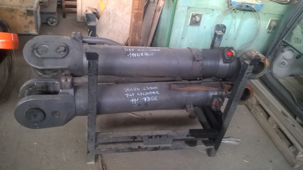 VOLVO L330E CILINDRO TILT - Hydraulische cilinder voor Bouwmachine: afbeelding 1 VOLVO L330E CILINDRO TILT - Hydraulische cilinder voor Bouwmachine: afbeelding 1