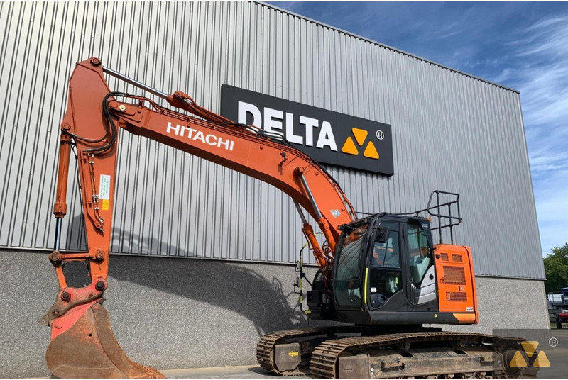 Hitachi ZX225USLC-6 - Rupsgraafmachine: afbeelding 3 Hitachi ZX225USLC-6 - Rupsgraafmachine: afbeelding 3